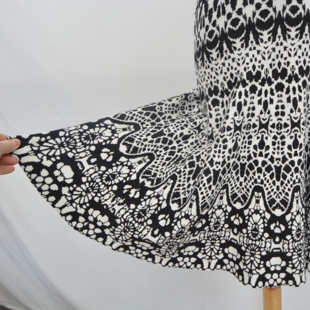 Sioni black and white knit dress in size M - Picture 12 of 17